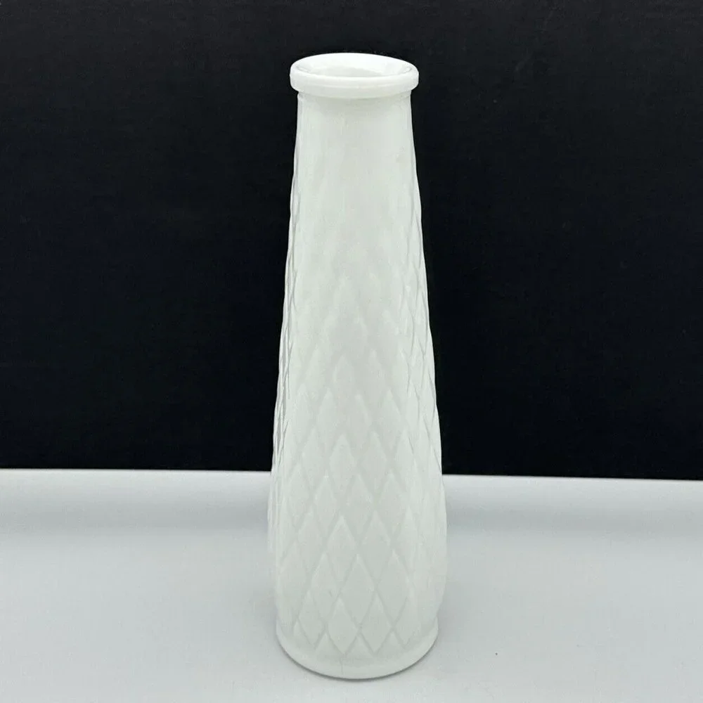 Vintage E O Brody Cleveland 8 Panel Milk Glass Vase‎ M-147 Quilted Diamonds 9